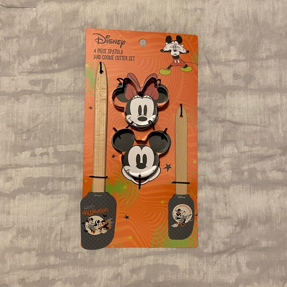 Disney Halloween Spatula & Cookie Cutter Set